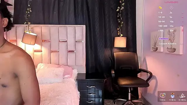 melody-rouss from StripChat is Freechat