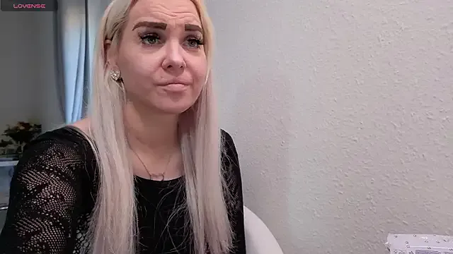 MIA-XXX on StripChat