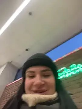 MiraReach from StripChat is Freechat