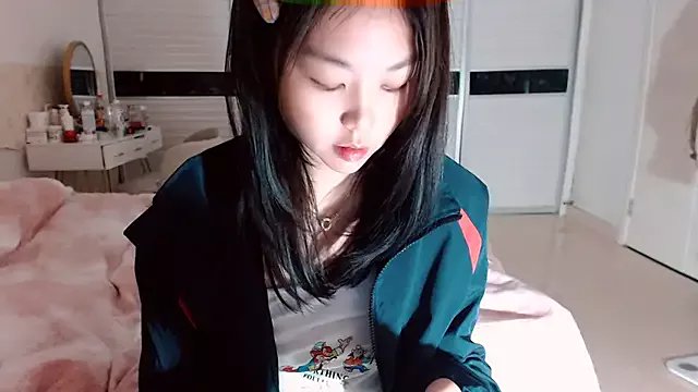 Miu1_girl model from StripChat