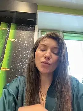 MooonReal from StripChat is Freechat