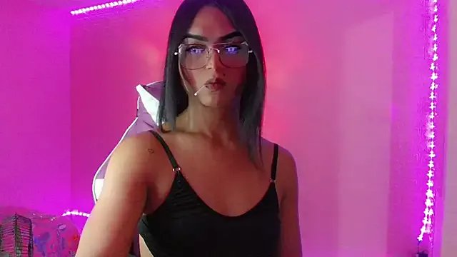 Ms-Zoehans from StripChat is Freechat