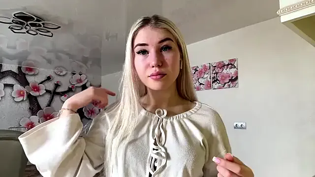 MyBabyAiko — Show my legs, caress them