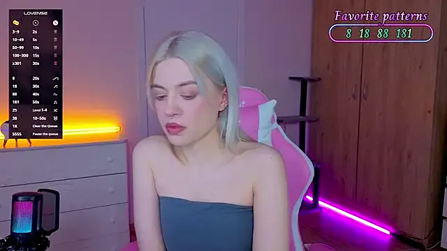mybunnywendy — spank pussy with a whip