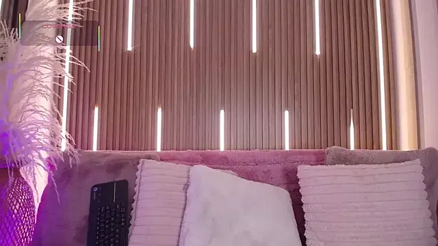 MylaDreams from StripChat is Freechat