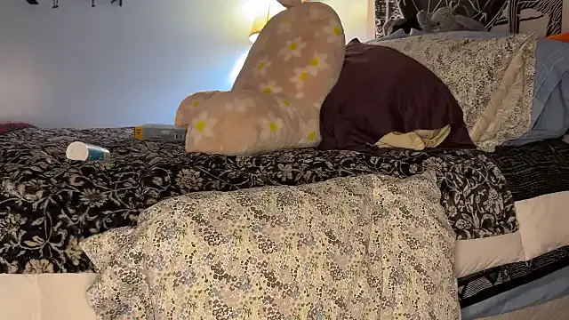 StripChat mysunidreamss is Freechat mysunidreamss — Make me fully naked for 3 mins