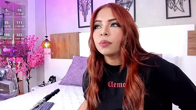 nahomiidasilva_ from StripChat is Freechat