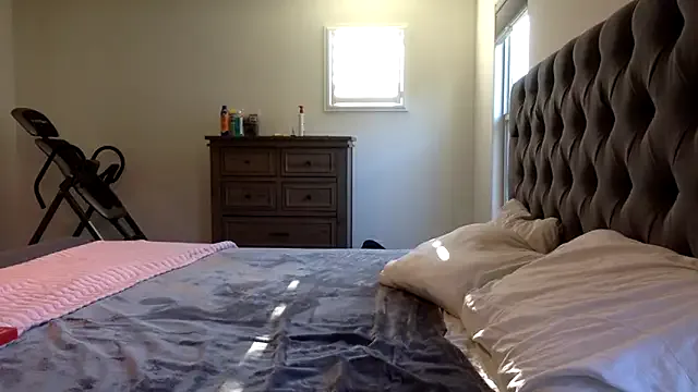 Natural_DDD from StripChat