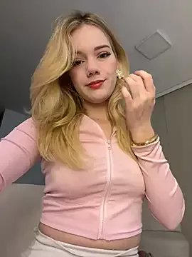 NicoleCut from StripChat is Freechat