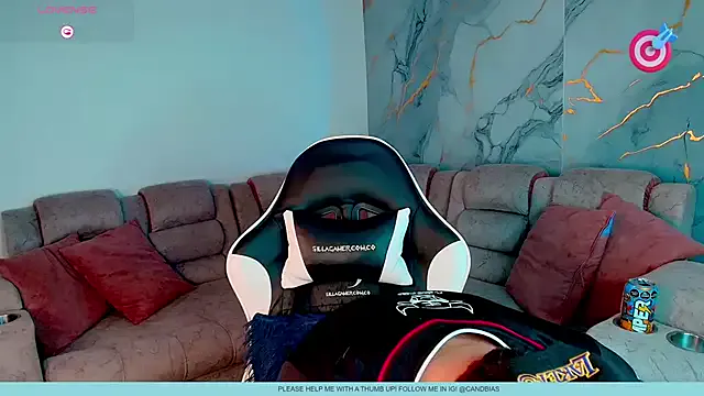 Niico_Cruz — ass close to cam!