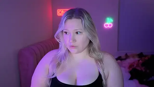 PiggyRose on StripChat