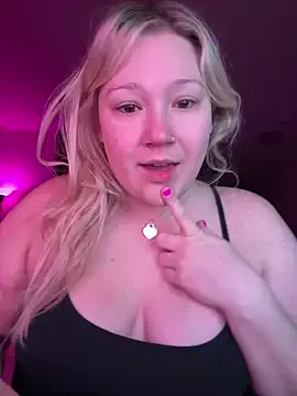 PiggyRose on StripChat