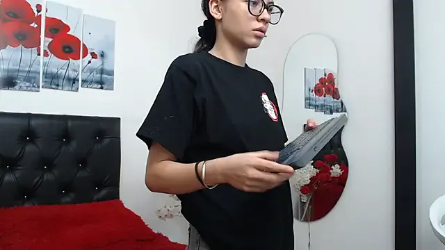 pinky_f00x — spank ass
