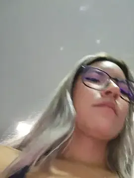 Pretty_roxxyy on StripChat