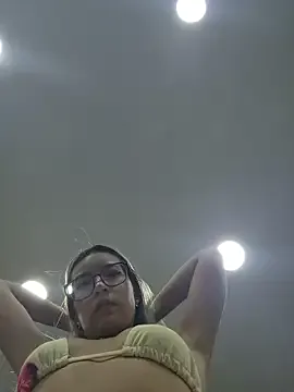 Pretty_roxxyy on StripChat