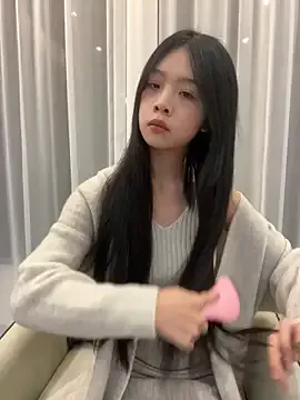 qiqi_x on StripChat