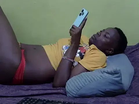 QUEEN-LIZ from StripChat is Freechat