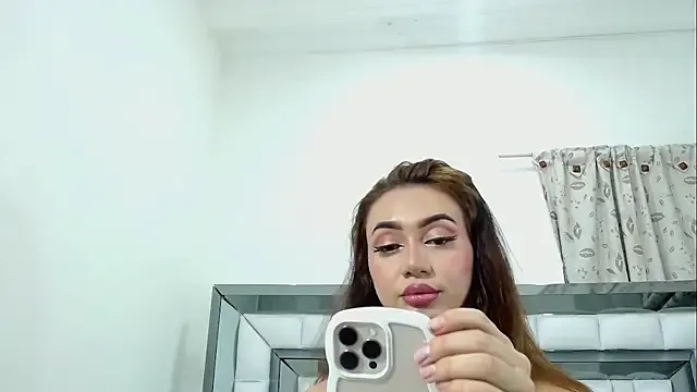 rebecagoldene — naked play with my delicious pussy