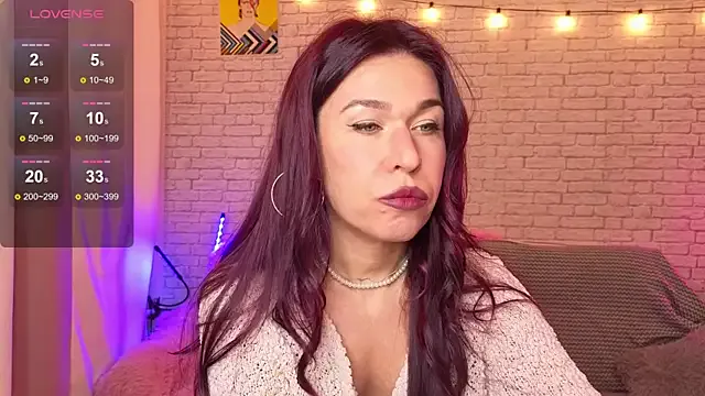 ReginaFoXXXy on StripChat