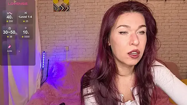 ReginaFoXXXy on StripChat