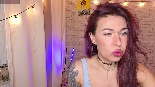 ReginaFoXXXy on StripChat