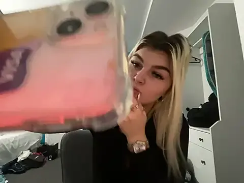 rosie-hipstergal — Last tipper gets a free sex tapes and bj