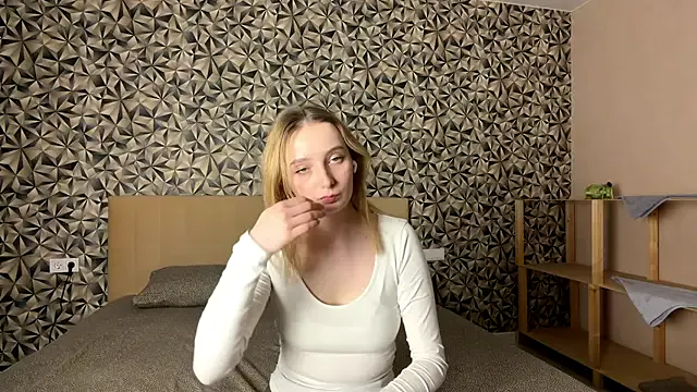 rosylume — lick lips