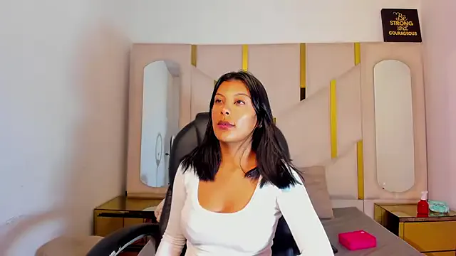 Salmaportman69 on StripChat