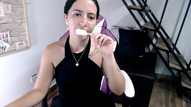 samantha_baby_ on StripChat