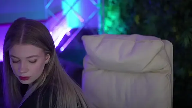 SandyLayy — show piercing on tits