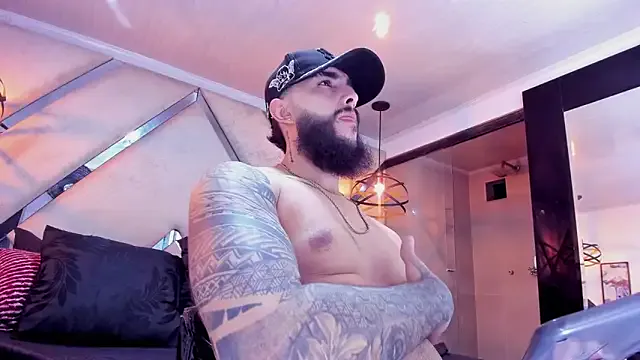 StripChat SantiagoHincapiie is Freechat SantiagoHincapiie — Play with your nipples and get hard