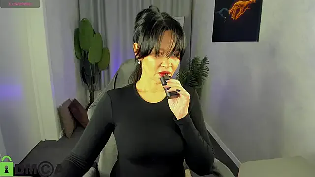 Sara_Devills on StripChat