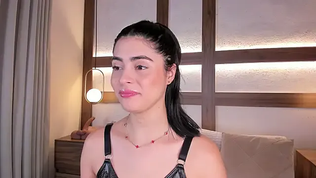 SarhaVega on StripChat