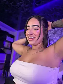 Scarlett-LS — show saliva in boobs