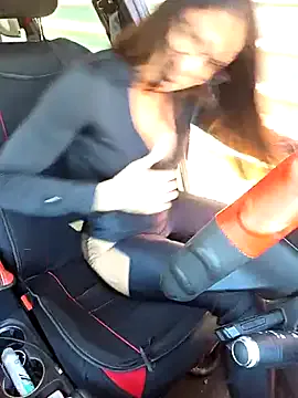 sexy7883 — @nuda vicino agli operai