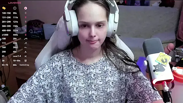 SharybbFace — take off t-shirt