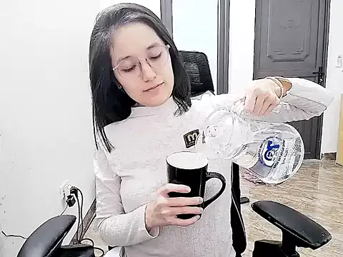 Shulee- on StripChat