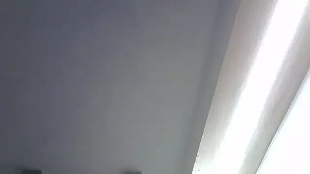 SkinnyKitten from StripChat is Freechat