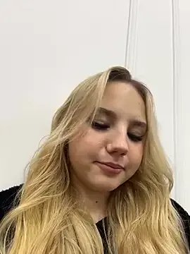 Sky_Cutie from StripChat is Freechat