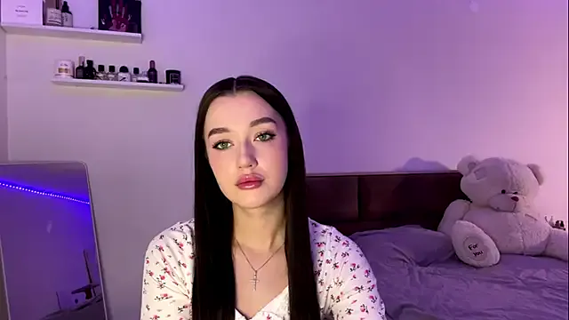 SophieLaine — flash boobs playing with nipples >.<