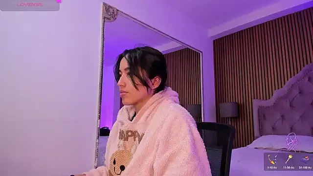 Starbutterflyy_ from StripChat is Freechat