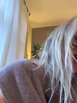 StripChat SuzieSub is Freechat SuzieSub — Flash titties