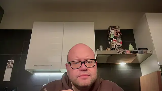 theitalianbear on StripChat