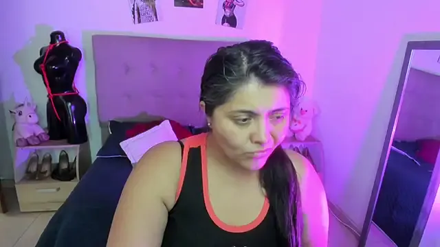 TifanyAmazinng — Boobs out + squeeze them 