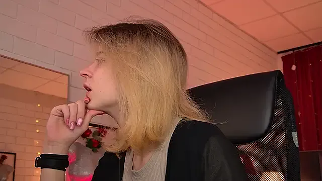 TinaDavil — Buy me a day off with one donation