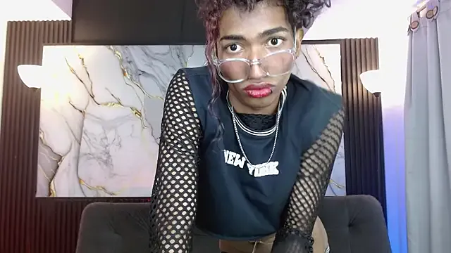 triiangel_latinboy — ride dildo x 2mi