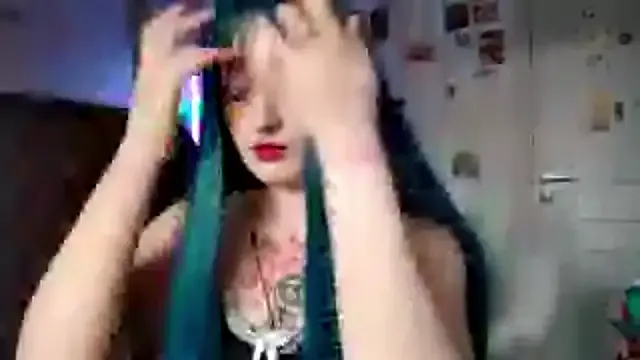 UniSunny — show breasts