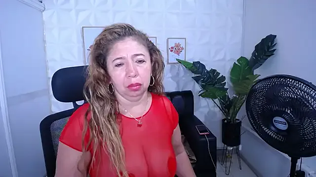 Valentinaa_mature — chup mi agujero profundamente