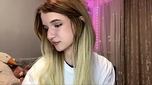 VikkiWittel from StripChat is Freechat