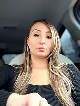 Wonder_Kari on StripChat